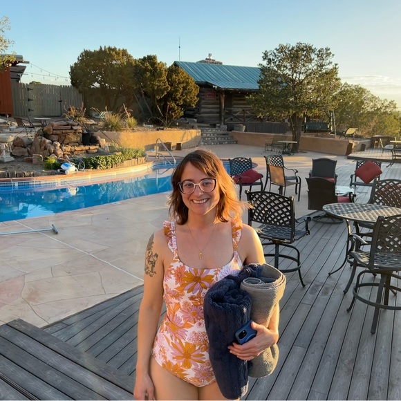 Meet your Posher, Cecily - Picture 2 of 2